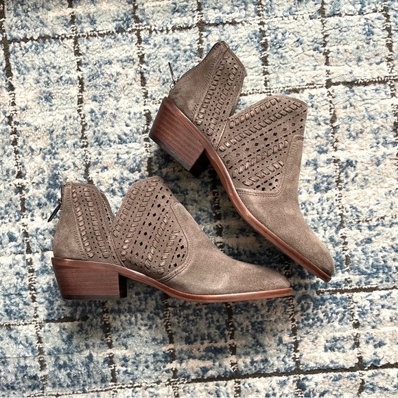 NWB Vince Camuto Prasata Split Shaft Bootie - Picture 5 of 10